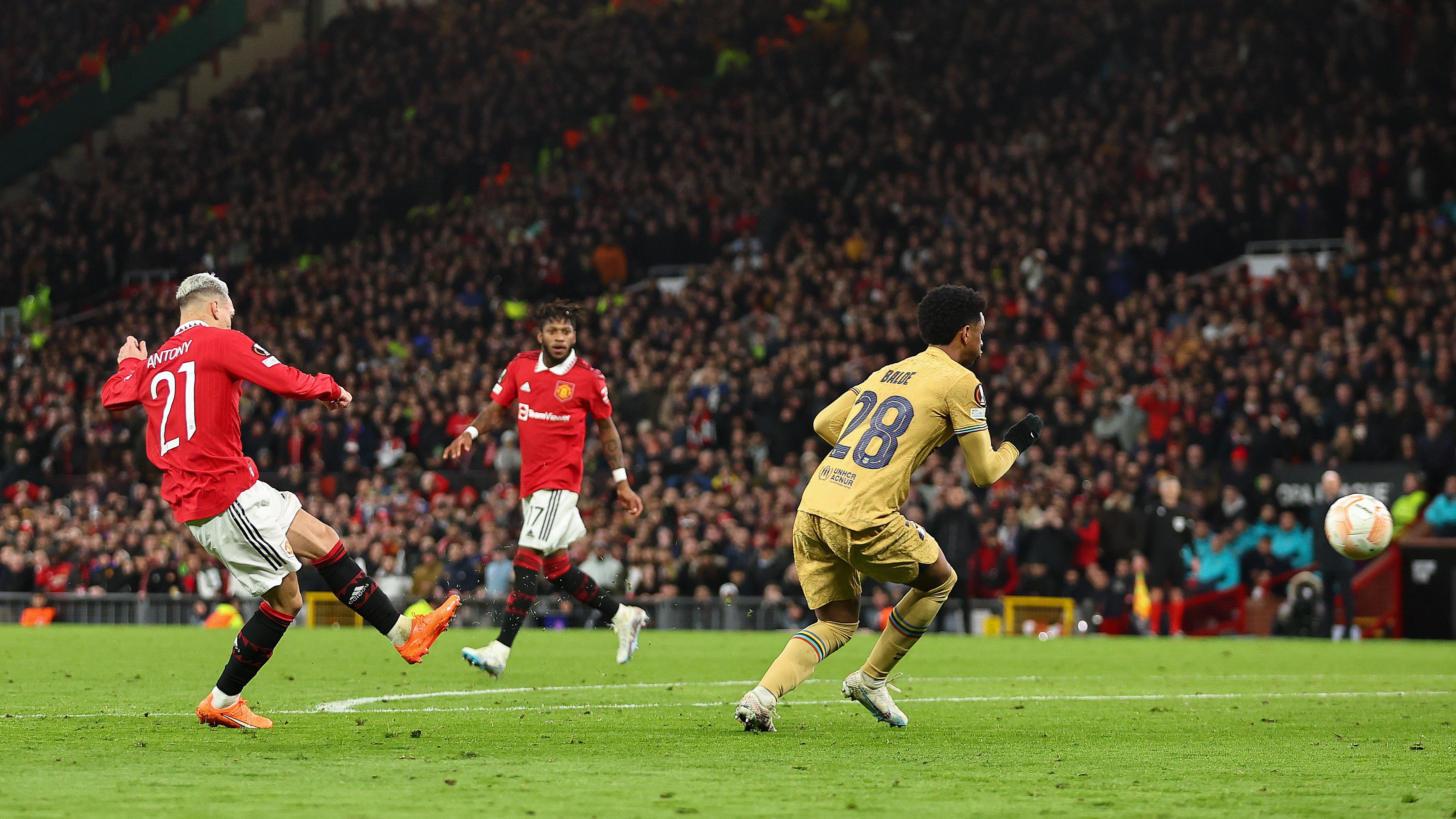 A Manchester United a szünetben pályára lépő Antony góljával fordított a Barcelona ellen, és továbbjutott az Európa-ligában.