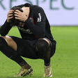 A kiesés után elszabadultak az indulatok a stadionban – videóval