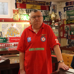 Eusébio és Nuno Gomes aláírása, Bozsik József íróasztala, és az '54-es vb hivatalos zászlója is megtalálható a Magyar Gombfoci Házában – videóval
