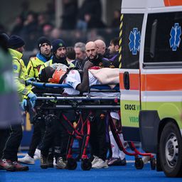 Fejsérülése után összeesett a pályán a Fiorentina csatára – videó
