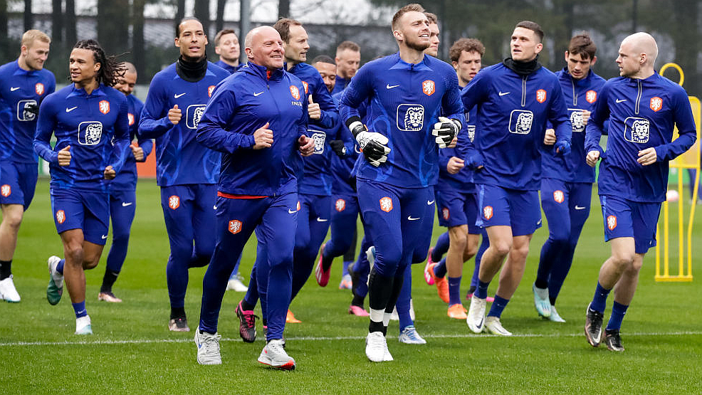 Tombol a vírus a hollandoknál, öten is elhagyták az edzőtábort