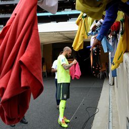 A korábbi Barca-sztár aláírása a börtönben is sokat ér