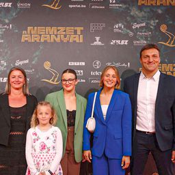 Megkönnyezték apjuk sikereit Kiss Gergely lányai