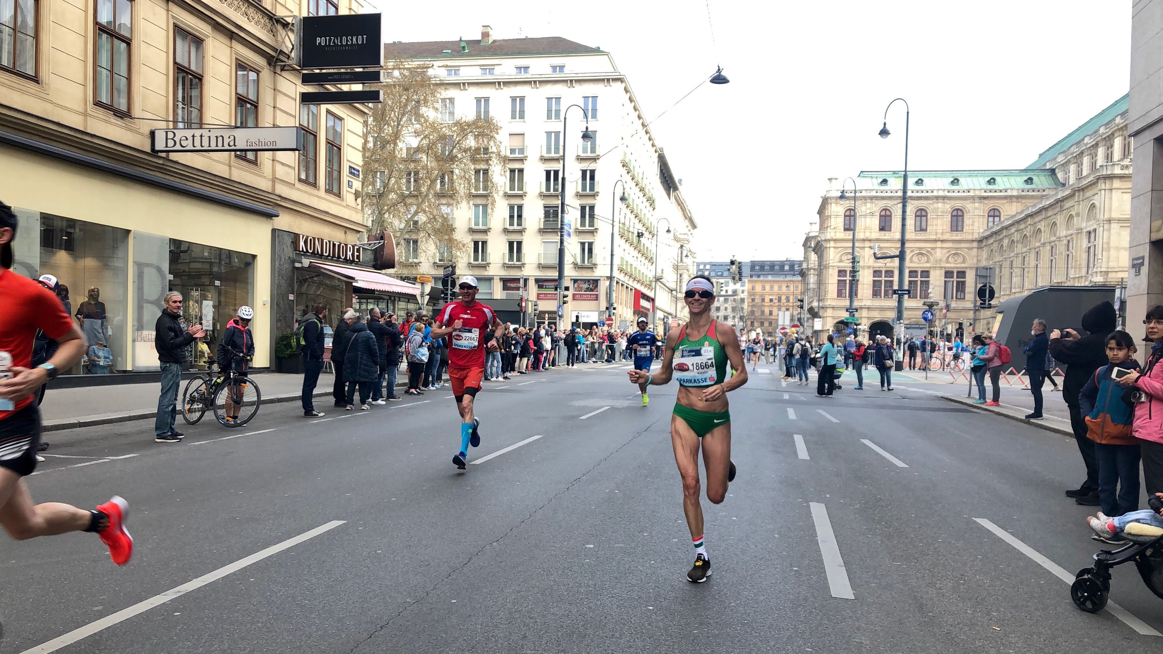 Kokó felesége megnyerte a maratonfutó ob-t Bécsben