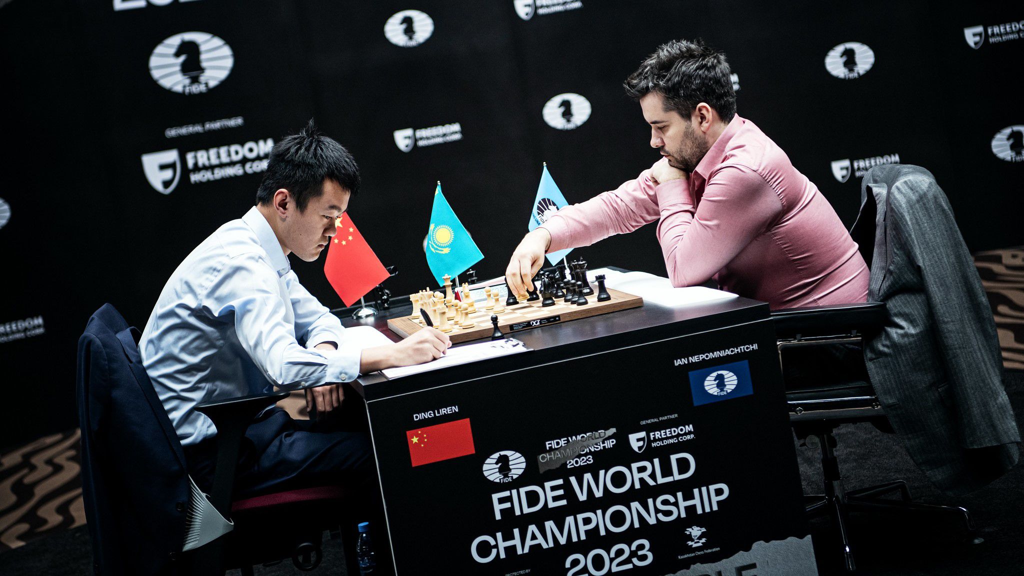 Az orosz vissza tudta verni a kínai támadást (Fotó: FIDE/Stev Bonhage)