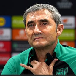 Szerződést hosszabbított a BL-be jutó spanyol csapat vezetőedzője