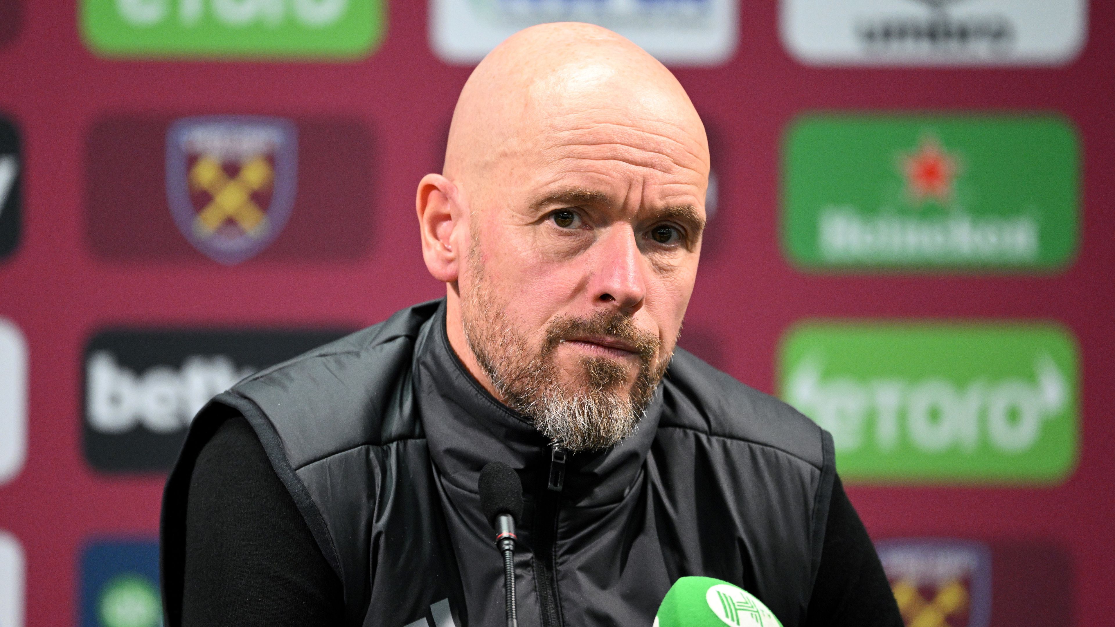 Erik ten Hag igent mondott – megvan, melyik csapat kispadjára ülne le