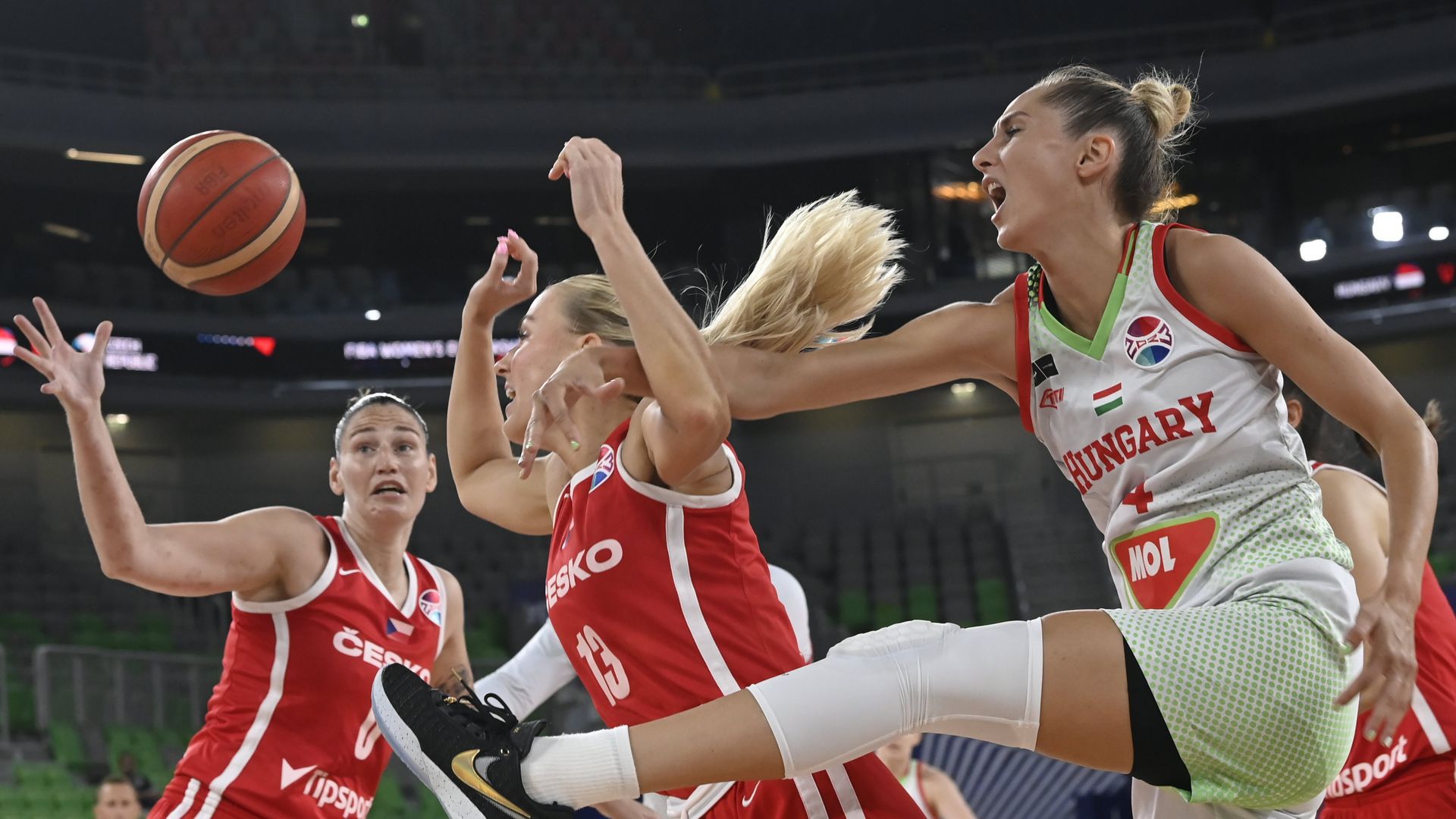 Huszonhat év után elődöntős a magyar női kosárlabda-válogatott az Európa-bajnokságon. (Fotó: Kovács Tamás/MTI)