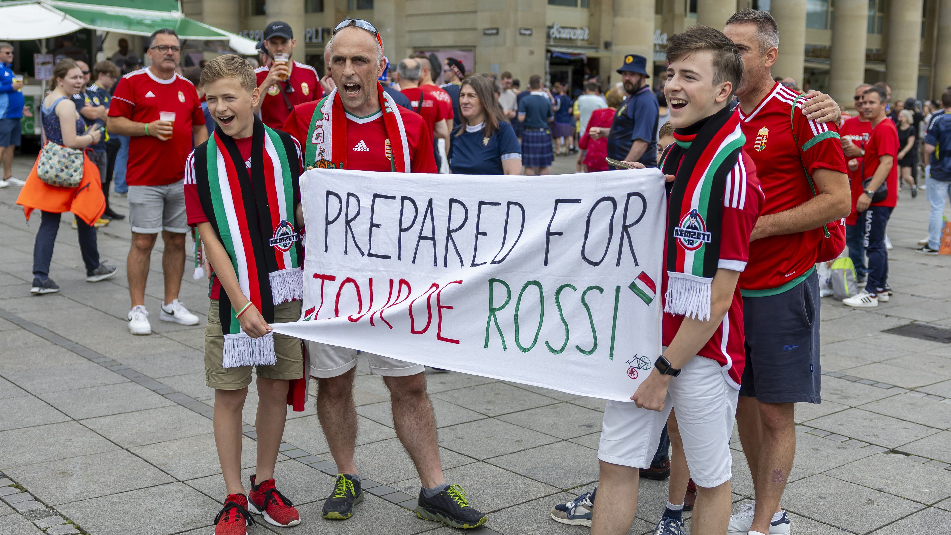 Galéria: McMaradona és a Tour de Rossi – így hangolnak a drukkerek a skót-magyarra