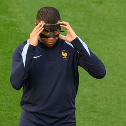 Orrtörés ide vagy oda, Mbappé pályára lépett és duplázott