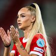 Áldás vagy átok a svájciaknak a gyönyörű Alisha Lehmann? – videóval