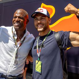 Ilyen is van az F1-en: Tótka bicepszet villantott a sztárszínésszel