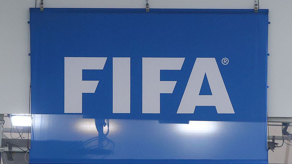 A FIFA-t azzal vádolják, hogy túlságosan profitorientált, és figyelmen kívül hagyja a játékosok egészségügyi- és szabadságjogait