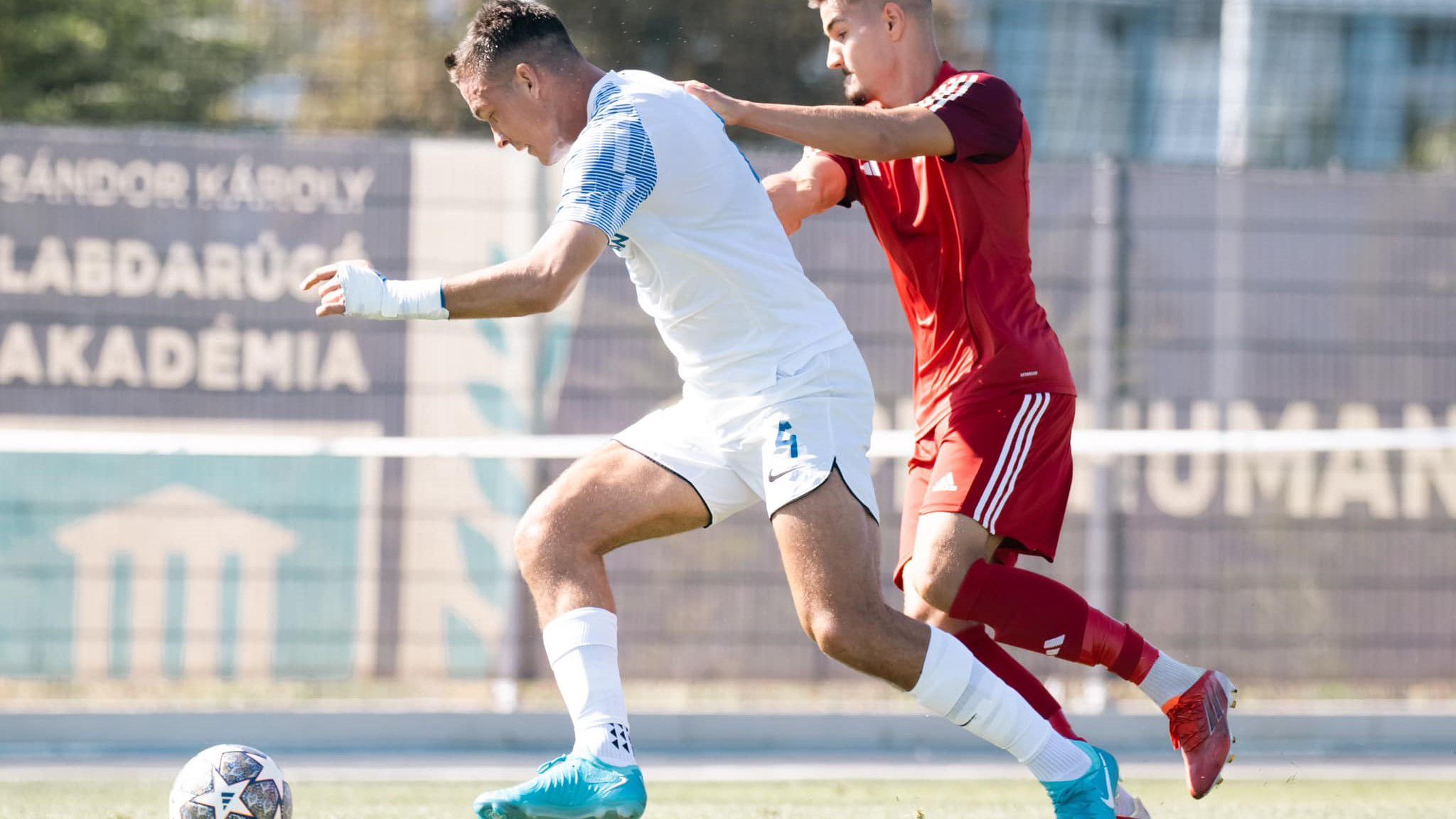 Vasárnap az MTK II kezdőcsapatának tagjaként újra futballozhatott Bobál Dávid, s készen áll, hogy visszakerüljön az első csapat keretébe. (Fotó: Boros Bálint/MTK Budapest)