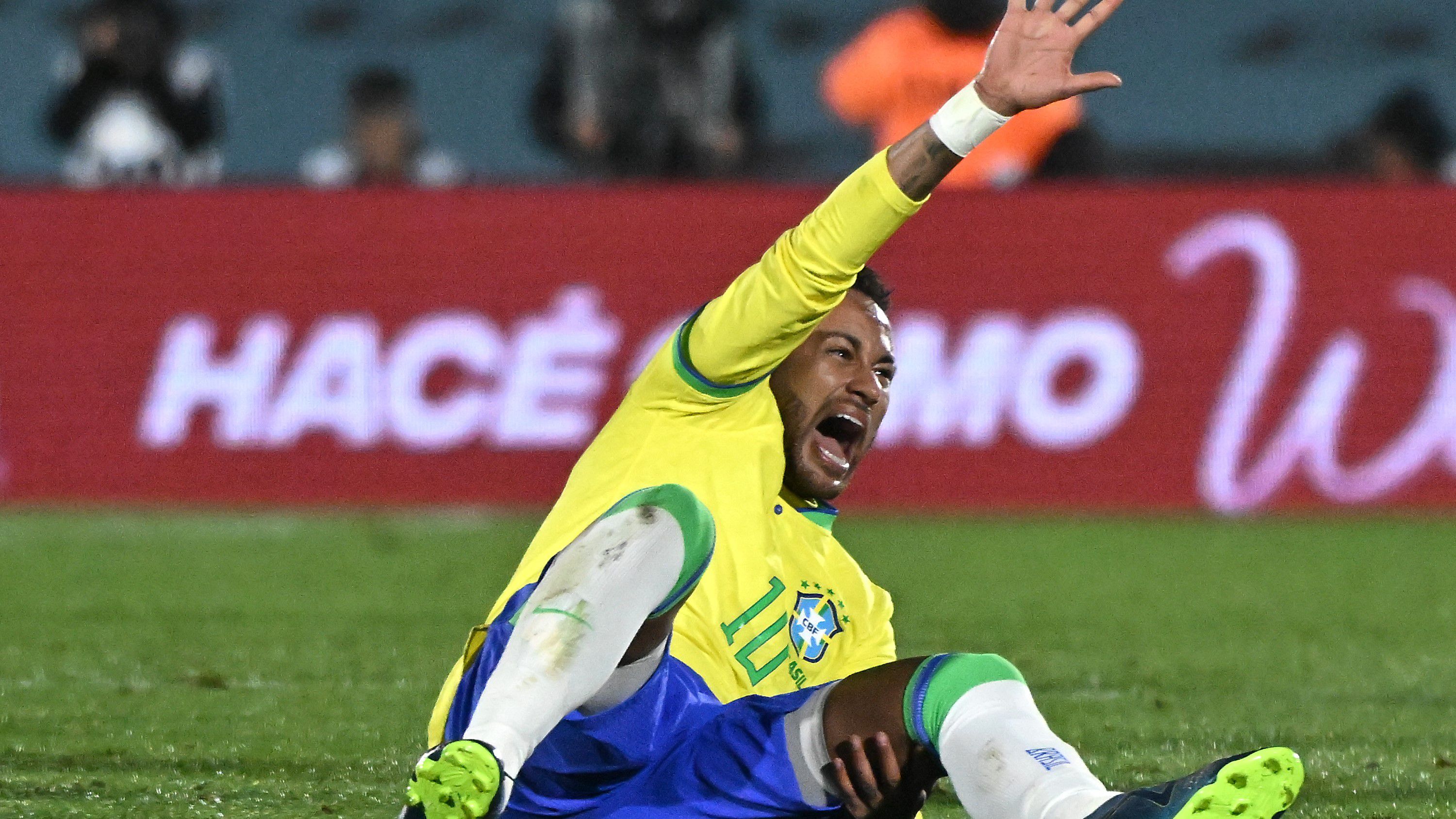 Fájdalmas arccal terült el a földön Neymar az Uruguay elleni világbajnoki selejtezőn, már akkor is sejteni lehetett, hogy komoly a baj