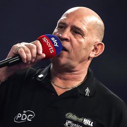 Ennyi volt! Búcsúzik a darts legendás hangja – videóval