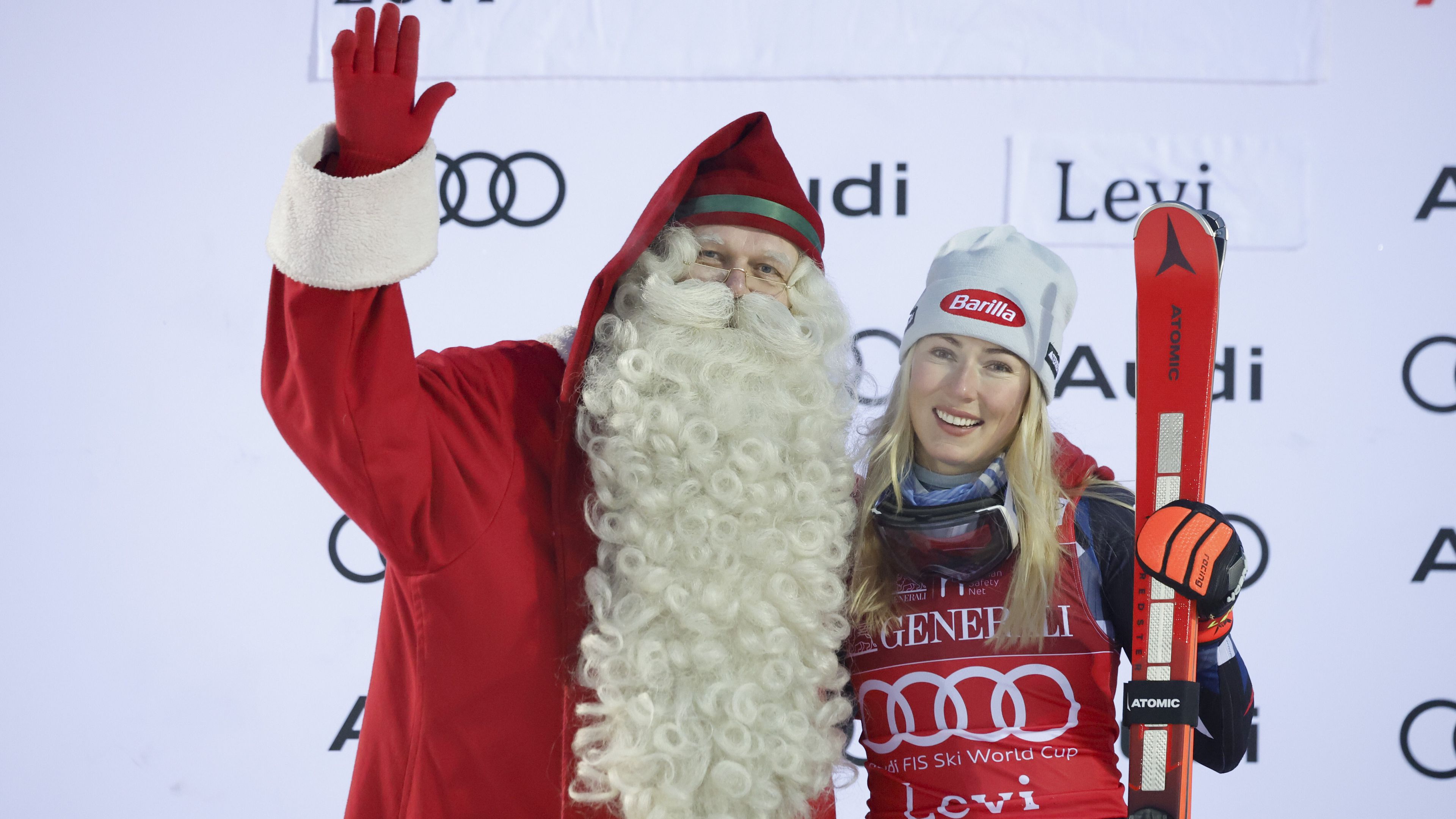 A rekorder Mikaela Shiffrin legutóbb a finnországi Leviben tudott vk-versenyt nyerni. Még a Mikulás is gratulált neki (Fotó: Getty Images)