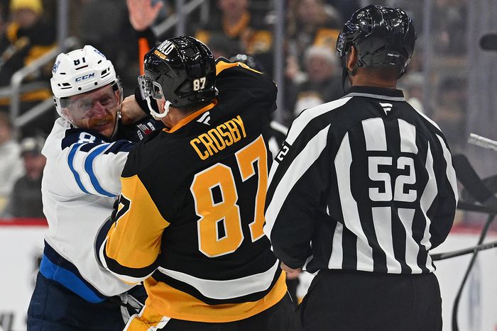 Kyle Connor és Sidney Crosby bokszmeccse (Fotó: Getty Images)