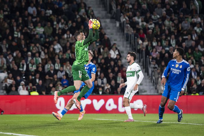 A döntetlennel a Real Madrid visszavette ugyan az első helyet a Barcelonától, de előnye mindössze egy pont
