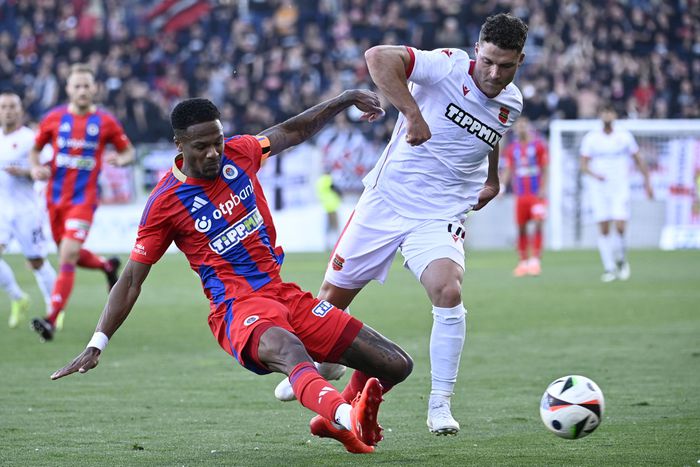 Otigba Kenneth (balra) és Pinte Patrik újra összecsaphat (Fotó: MTI/Bodnár Boglárka)