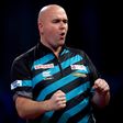 A korábbi világbajnok és a regnáló Európa-bajnok is továbbjutott a darts-vb-n