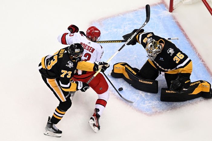 Pittsburghben folytatódott a Carolina szárnyalása