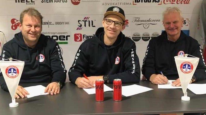Szemüvegben hirtelen nehezen ismertük fel Kovács Pétert (középen) (Fotó: Tønsberg Fotballklubb/Facebook)