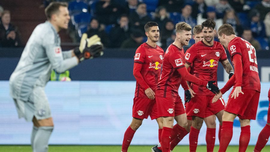 A Szoboszlaival és Orbánnal felálló Leipzig már az első félidőben eldöntötte a Schalke elleni bajnokit, végül 6–1-re nyertek a vendégek.
