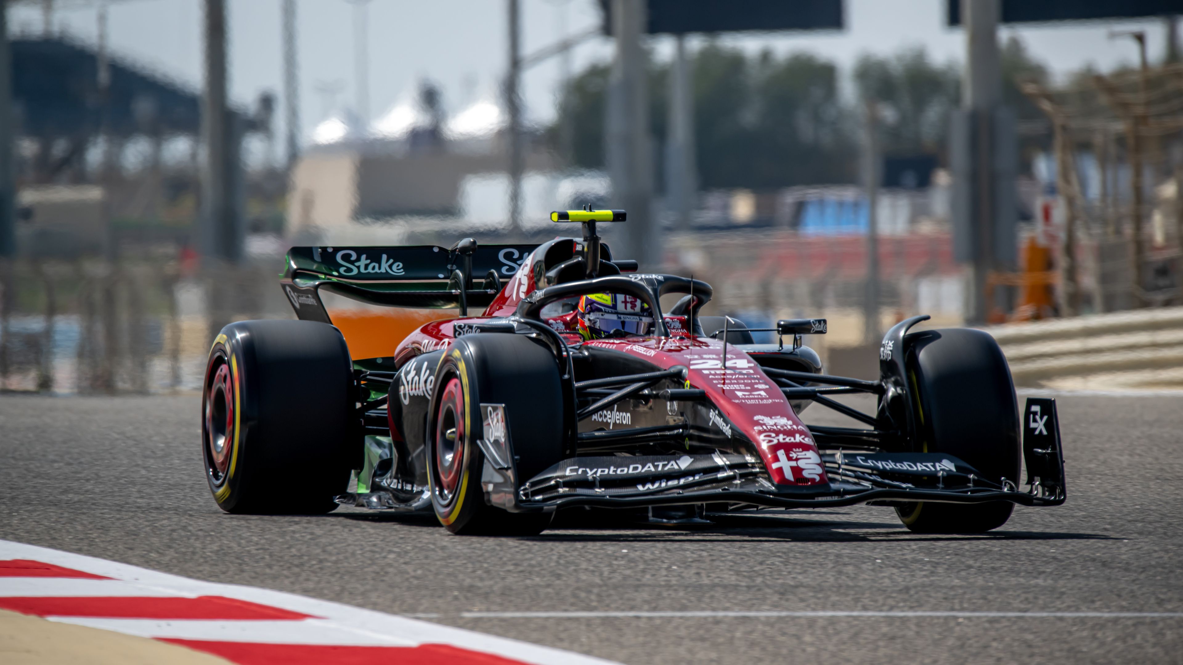 Az Alfa Romeo nyerte a második F1-es tesztnapot Bahreinben – videókkal
