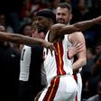 Balhé az NBA-ben, egymásnak ugrottak a játékosok – videóval