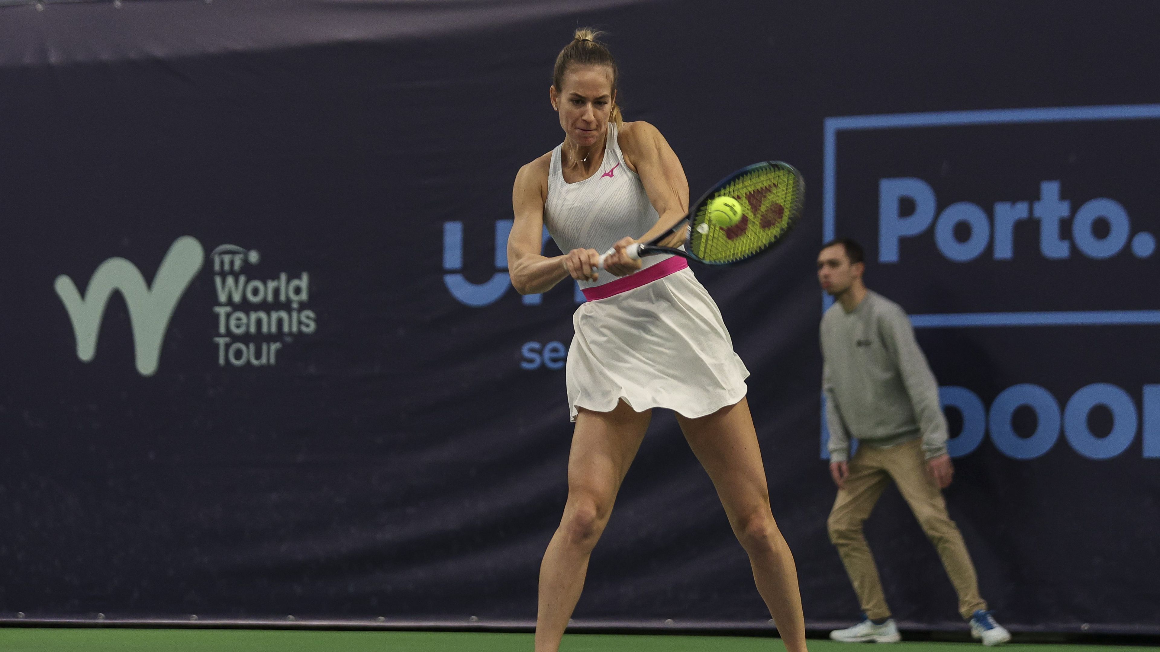 Bondár Anna egyesben és párosban is döntős Portóban