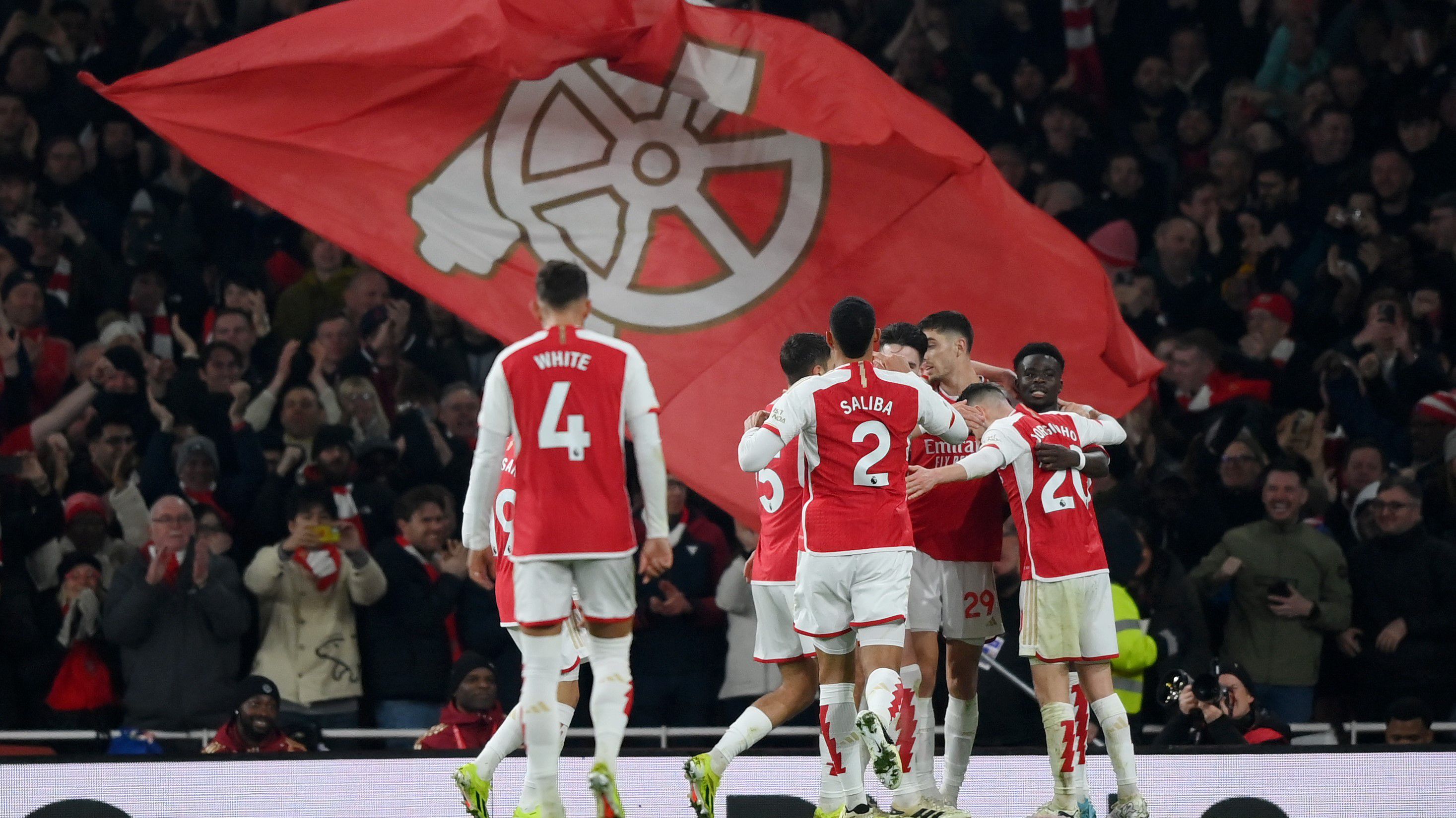 A rangadón is hengerelt az Arsenal, már csak két pontra van az éllovas Liverpooltól – videóval