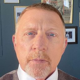 Boris Becker hazudik, csak eljátssza, hogy mintaapa