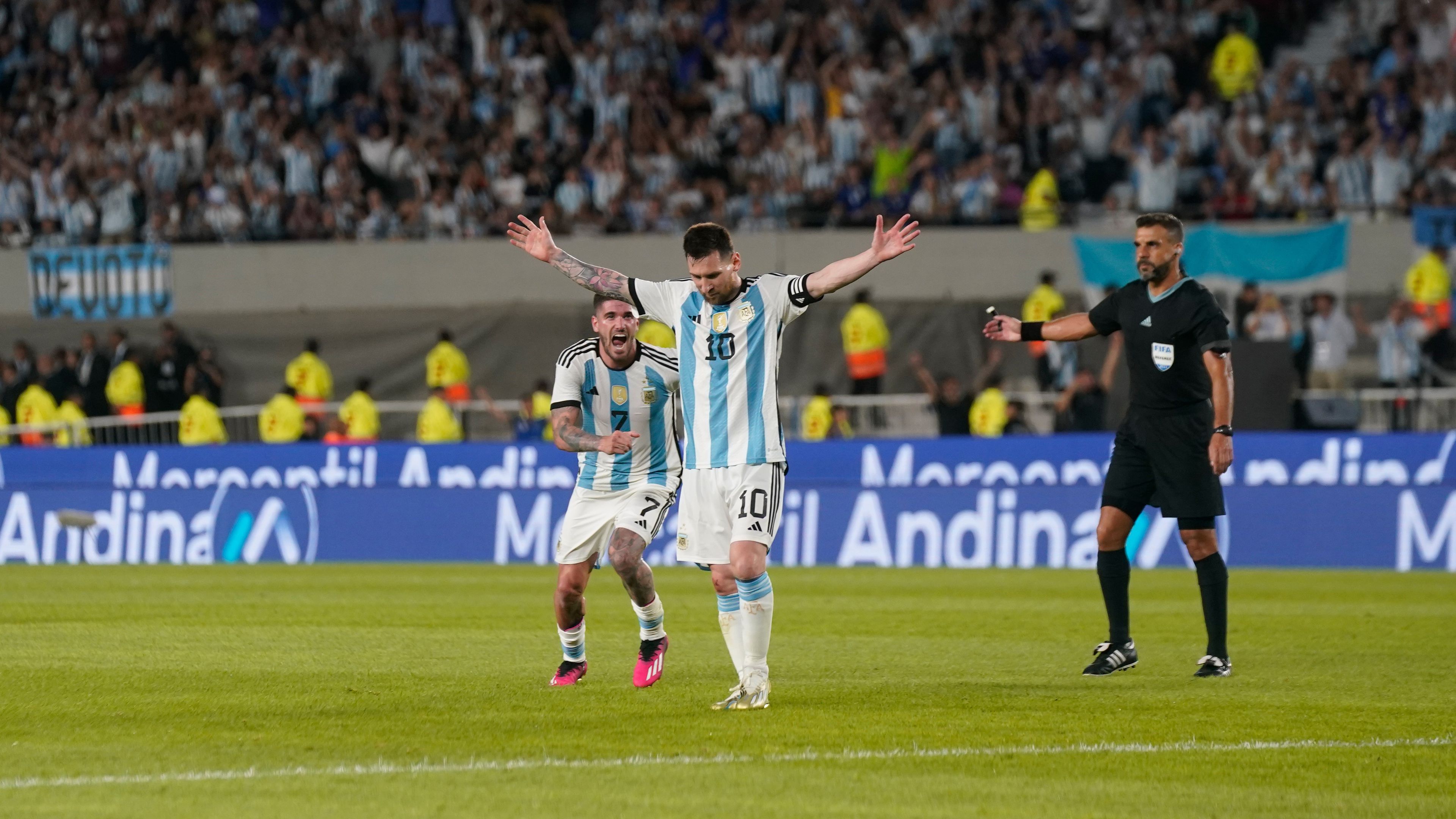 Lionel Messi 800. gólját ünnepli az El Monumentálban. (Fotó: Getty Images)