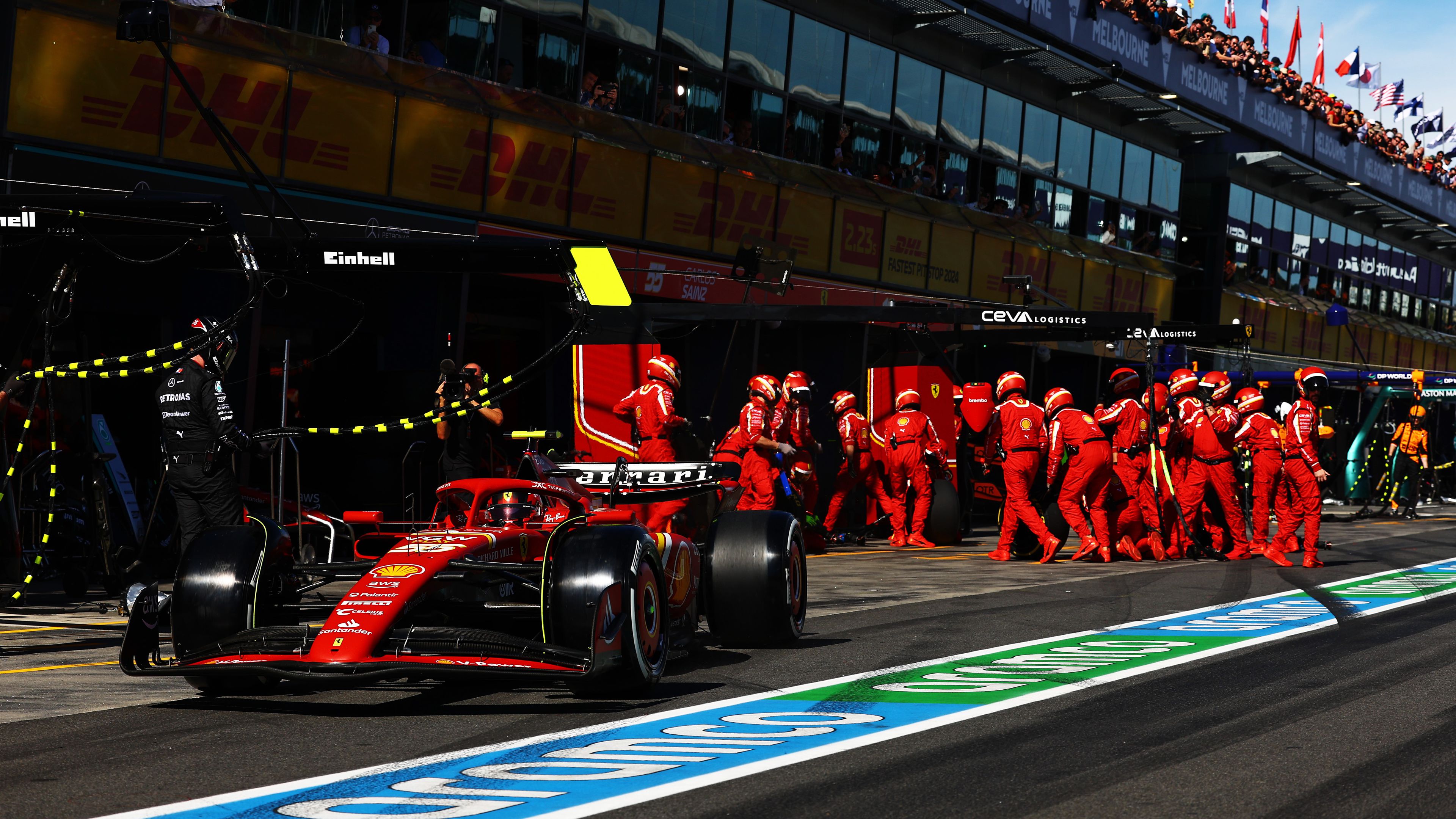 Ferrari egy-kettő az Ausztrál Nagydíjon, Verstappen és a két Mercedes kiesett!