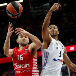 Hanga Ádám lányai az Euroliga-serleggel mentek iskolába