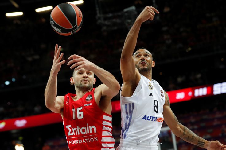 Hanga Ádám lányai az Euroliga-serleggel mentek iskolába