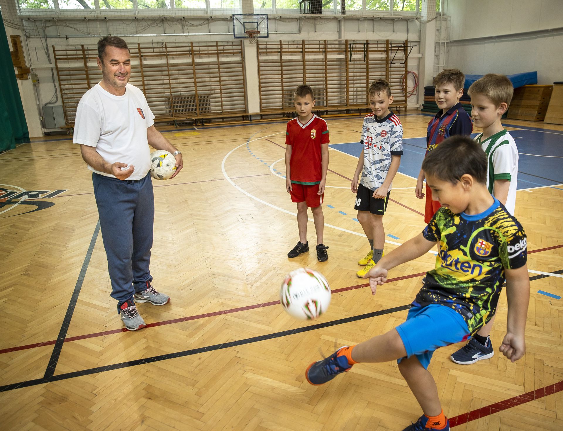 A Bozsik program keretein belül kicsiknek tart edzéseket /Fotó: Knap Zoltán