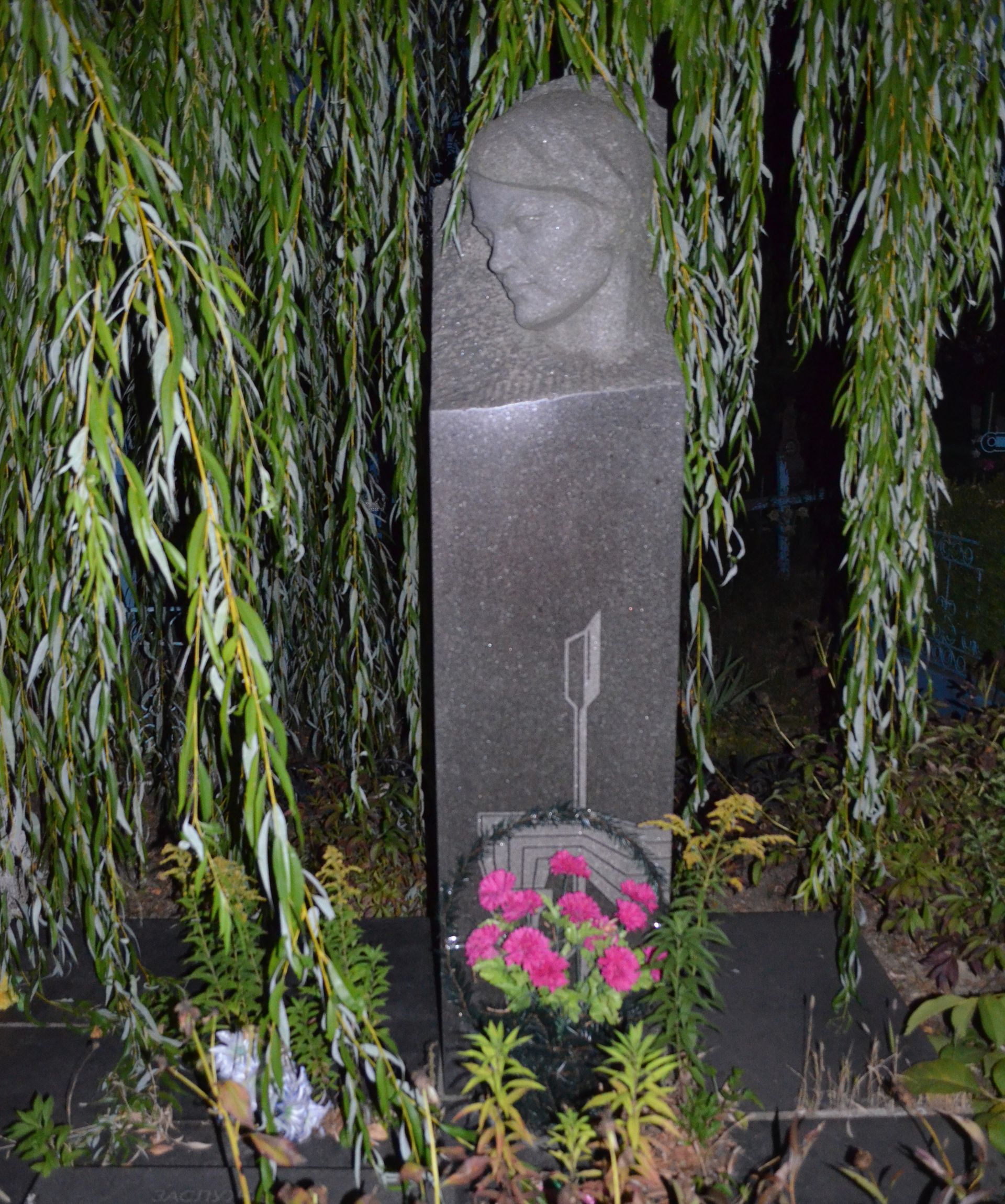 A  tragikus körülmények között elhunyt kajakos síremléke (Fotó: wikipédia)