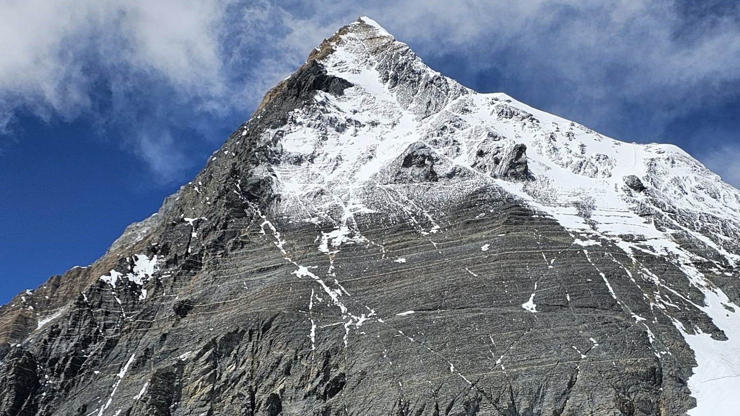 A Föld legmagasabb pontjára, 8848 méter magasra tartott a békéscsabai hegymászó, de meglehet, hogy már járt fent, csak egyelőre nincs hír a mozgásáról. (Fotó: Kyocera Everest Expedíció 2023)