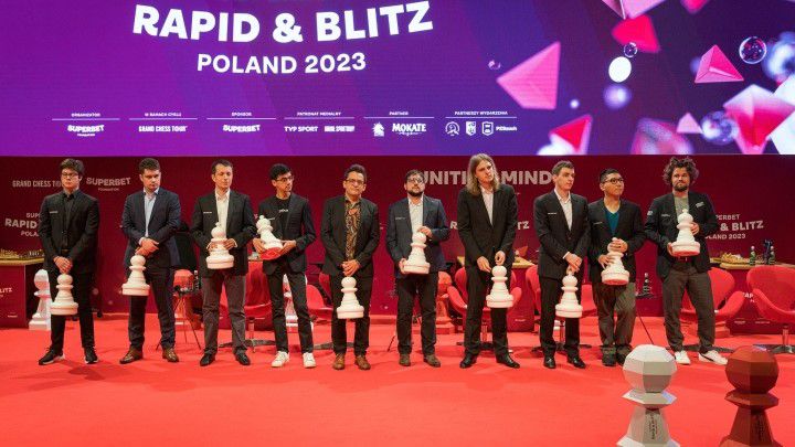 A varsói mezőny, jobbról a negyedik Rapport, a jobb szélen Carlsen (Fotó: Photo Courtesy of Grand Chess Tour, Lennart Ootes)