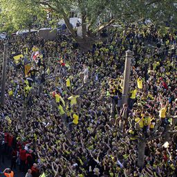 Dortmundban tombol a futball-láz, avagy bajnoki ünneplés csak gazdagoknak – videóval