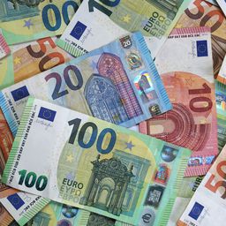 Ezért fizet a magazin 77 milliót Michael Schumacheréknek
