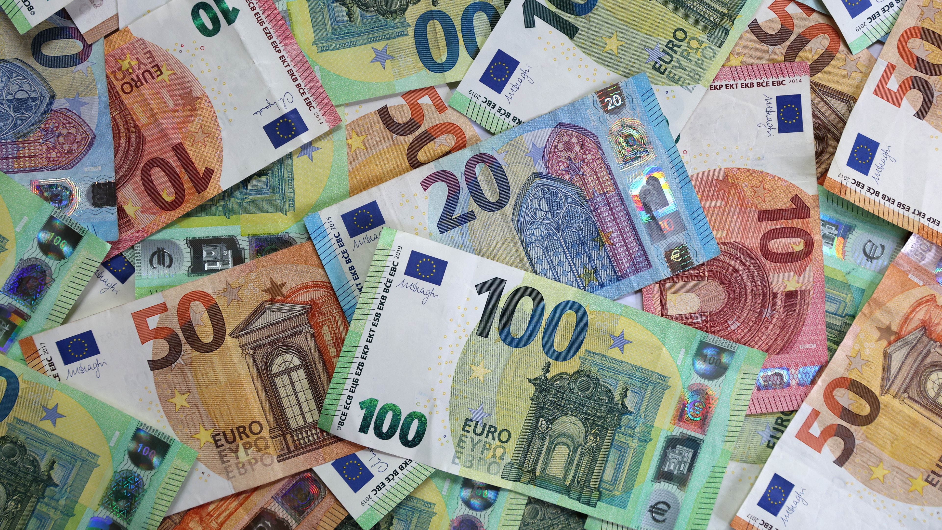 200 ezer euró még egy nagy kiadónak sem aprópénz…