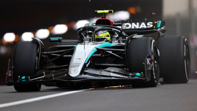 Lewis Hamilton végzett az élen az első szabadedzésen