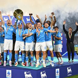 Videón a Napoli bajnoki ceremóniája és a városi örömünnep