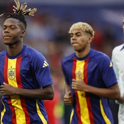 Nico Williams fél lábbal Barcelonában