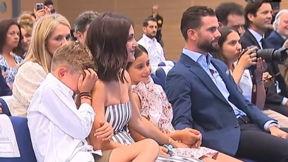 Videó: Gyerekeivel együtt könnyezett a Real Madrid csapatkapitánya a búcsúztatásán