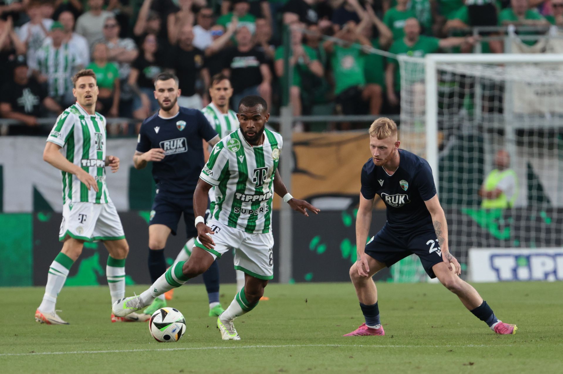 Habib Maiga és társai esélyt sem hagytak a TNS-nek /Fotó: Czerkl Gábor