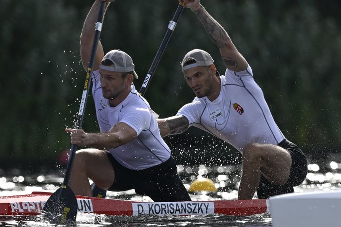 Korisánszky Dávid (elöl) és Fekete Ádám a férfi kenu párosok 500 méteres versenyének előfutamában